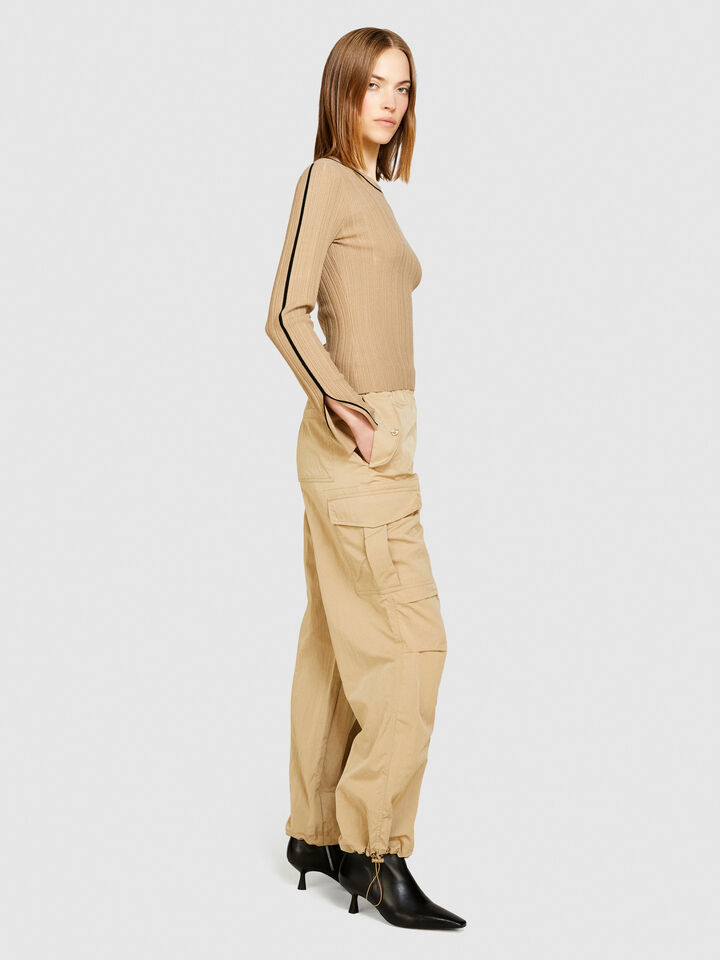 Cargo trousers with pockets - women's joggers - Camel | Sisley image number 2
